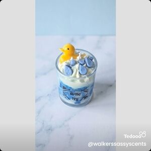 Arctic Ivy Blue and Yellow Candle